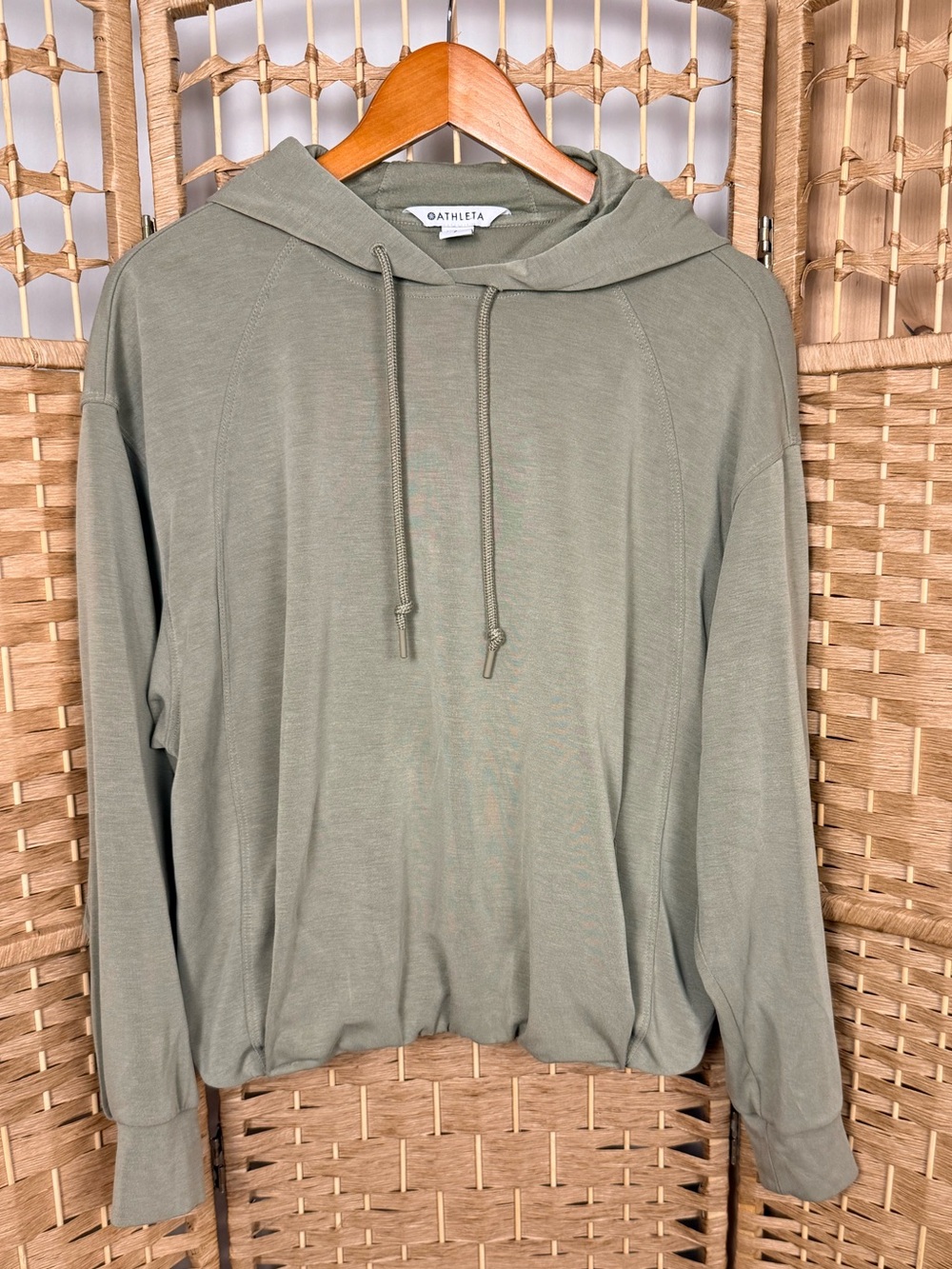 Athleta Seasoft Bubble Hem Pullover Size Small Sage Green
